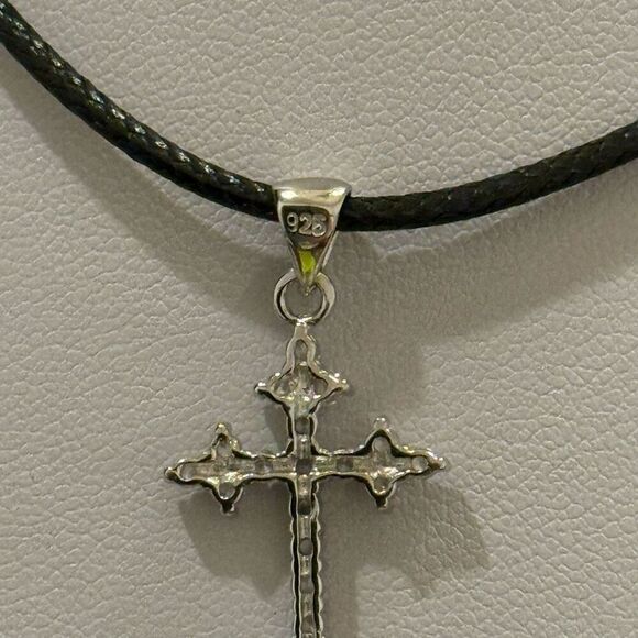 Stunning Moissanite Cross Necklace Sterling Silver Pendant - Picture 6 of 6